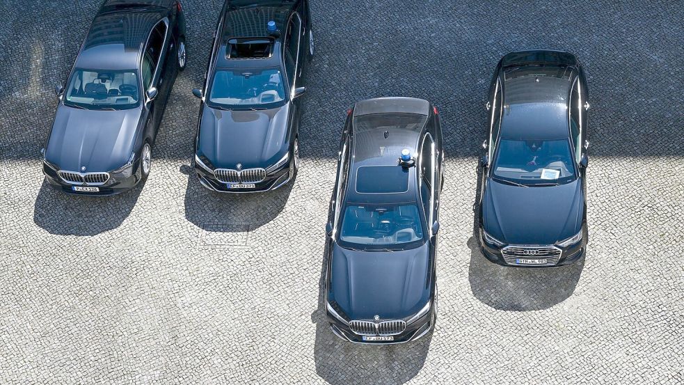 Die Deutsche Umwelthilfe kritisiert seit Jahren, dass viele Spitzenpolitiker bei der Wahl ihrer Dienstwagen nicht auf die Folgen für das Klima achten. (Symbolbild). Foto: Jens Kalaene/dpa