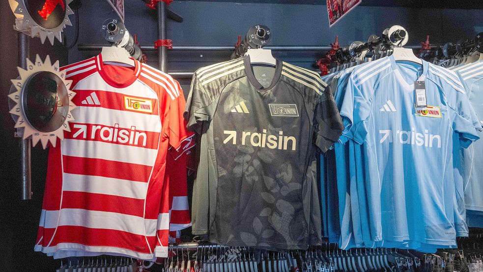 Union Berlin präsentiert für die kommende Saison drei neue Trikots – wie fast alle Bundesliga-Teams. Foto: IMAGO/Matthias Koch