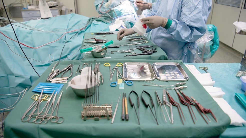 Die Operationssäle in den Krankenhäusern sind gekühlt – die Patientenzimmer auf den Stationen eher nicht. Foto: Marijan Murat/dpa