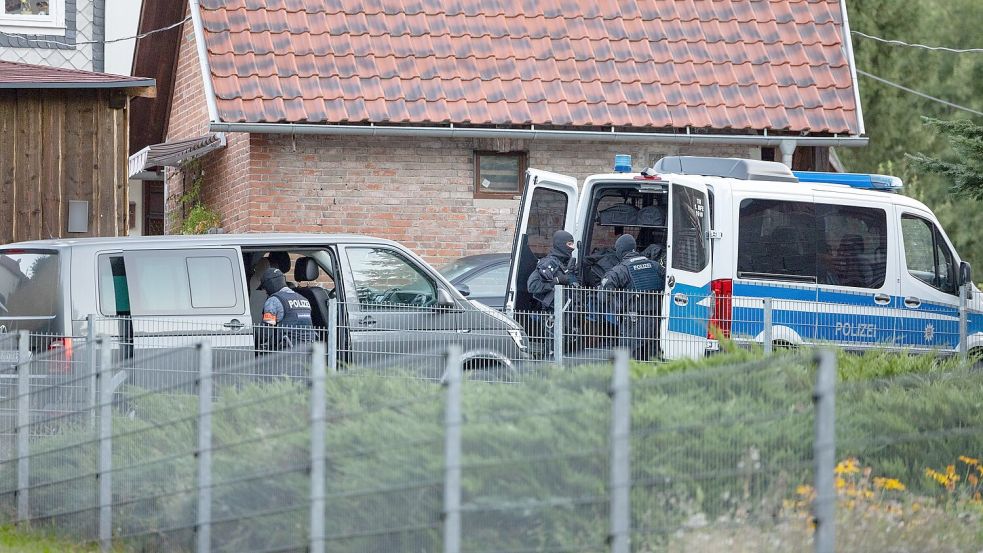 Die Polizei war an mehreren Orten im Einsatz. Foto: Steffen Ittig/NEWS5/dpa
