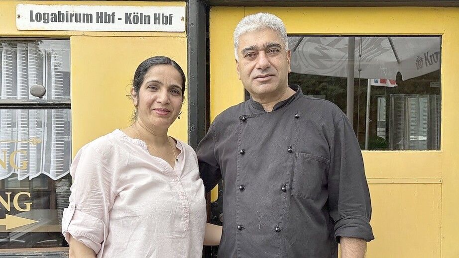 Das Restaurant Badshah von Avtar Avtar und seiner Frau Nirmal-Devi Nazram lockt mit einer Besonderheit: Hier kann man in einem alten Wagen der Berliner S-Bahn essen. Foto: Rilana Kubassa