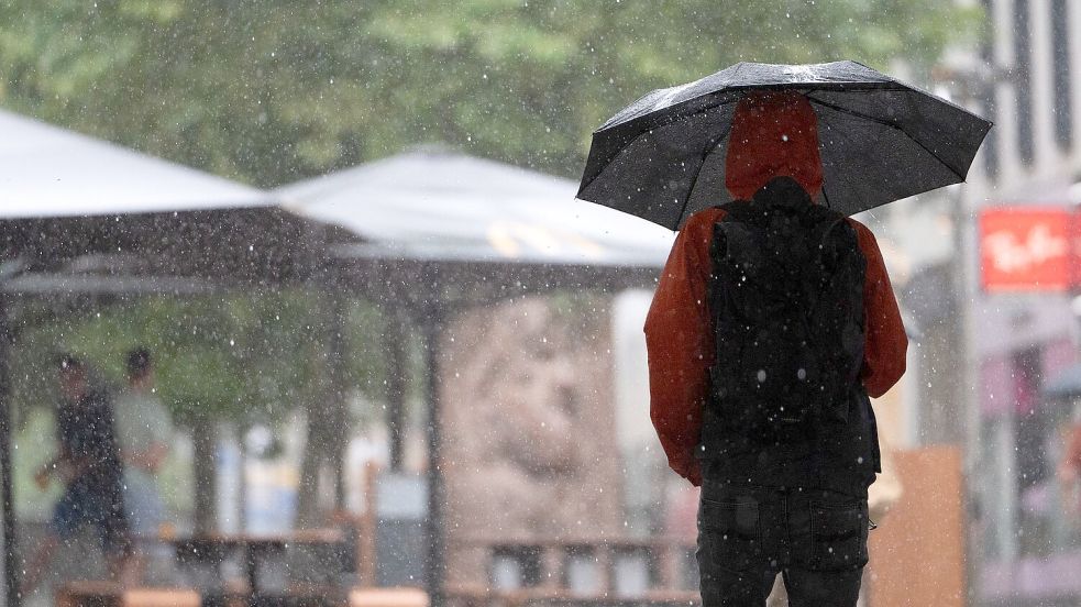 Im äußersten Süden kann es nass und gewittrig werden (Symbolbild) Foto: Markus Lenhardt/dpa
