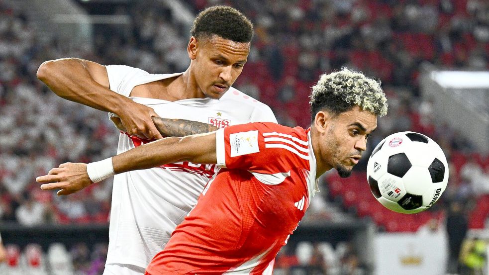 Neuer Bayern-Star: Luis Diaz (r) kam vom FC Liverpool. Foto: Tom Weller/dpa
