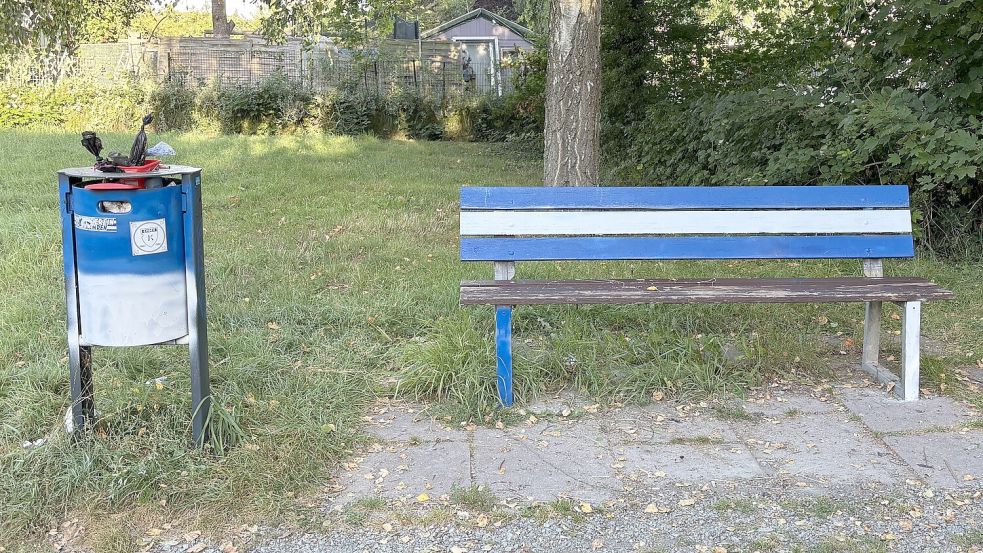 Geschmackssache oder Unverschämtheit? Auf dem Treidelpadd sehen die Bänke jetzt so aus. Foto: Stephanie Schuurman