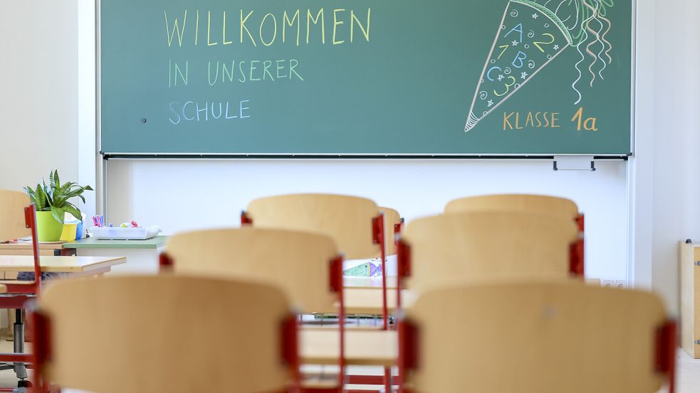 In Niedersachsen fehlen noch immer tausende Lehrer, kritisieren Verbände. Foto: dpa/ Jan Woitas