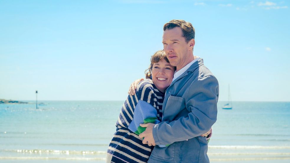 Olivia Colman und Benedict Cumberbatch spielen die Hauptrollen in der turbulenten Scheidungskomödie „Die Rosenschlacht“. (Handout) Foto: Jaap Buitendijk/Disney/dpa