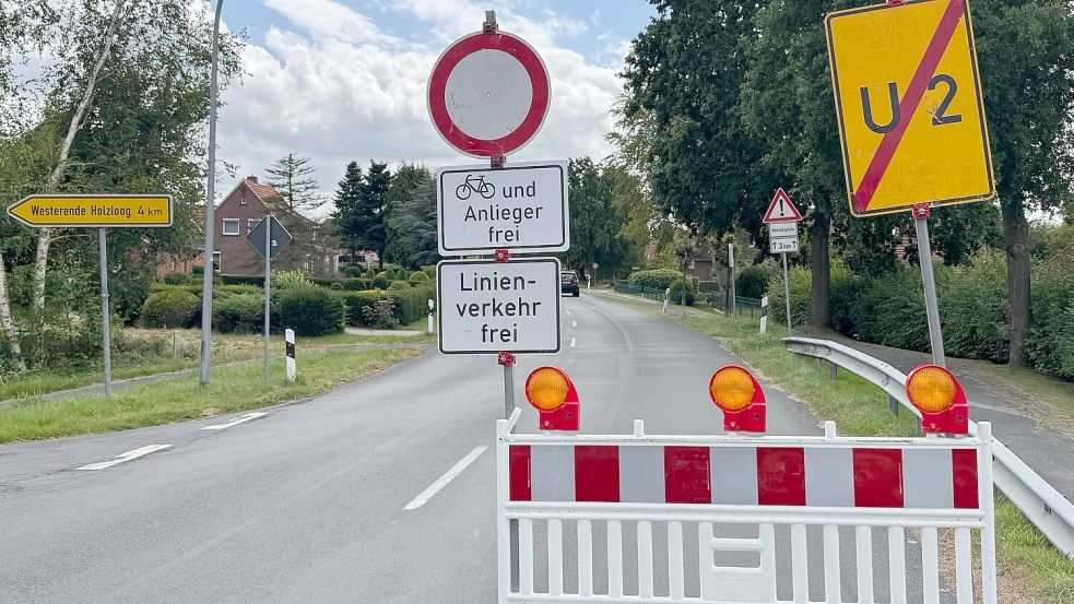 Derzeit ist ein Teilstück der Ekelser Straße wegen Bauarbeiten am angrenzenden Radweg gesperrt. Ganz in der Nähe folgt bald die nächste Baustelle. Foto: Holger Janssen