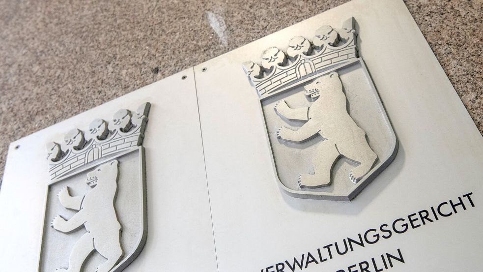 Das Verwaltungsgericht Berlin droht der Bundesregierung ein Zwangsgeld an. Sie müsse zeitnah über den Antrag einer afghanischen Familie entscheiden. (Symbolbild) Foto: Paul Zinken/dpa