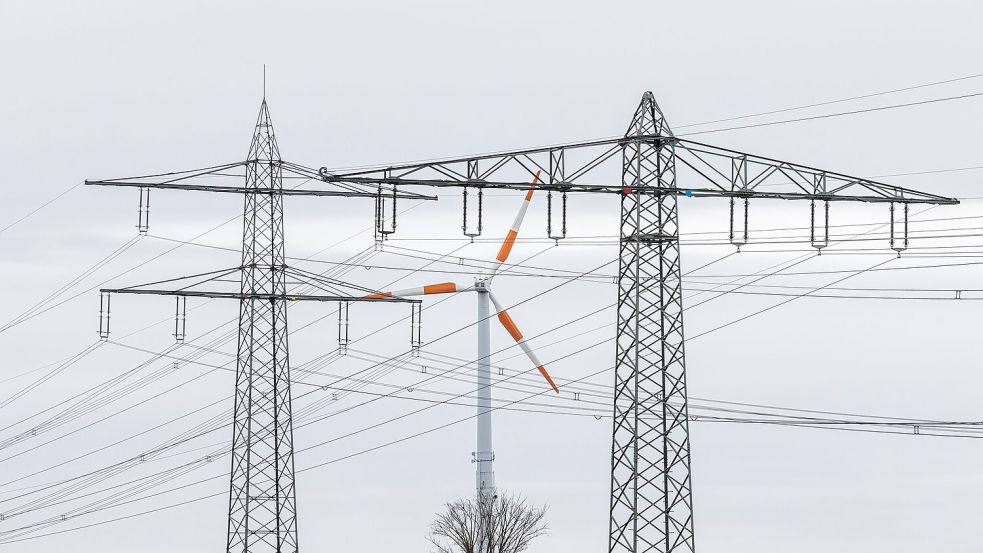 Die Windenergie an Land und auf See hatte trotz „Flaute“ mit rund 43 Prozent den größten Anteil an der erneuerbaren Stromproduktion. Foto: Philipp von Ditfurth/dpa