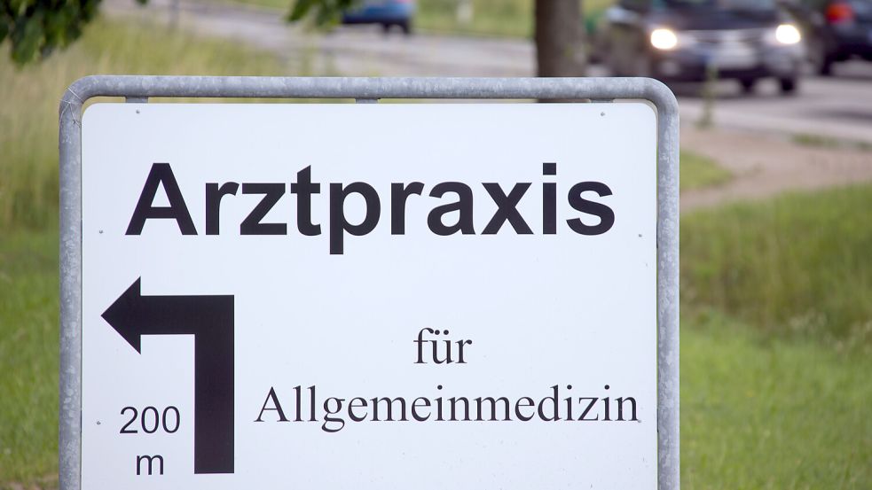 In Niedersachsen fehlen aktuell fast 450 Hausärzte. Das gilt unter anderem für die Insel Langeoog. Foto: Jens Büttner/dpa/Archiv