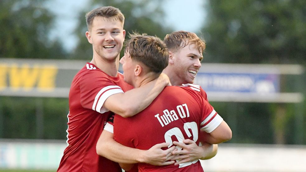 Nach dem Pokalsieg gegen Friesoythe und Liga-Erfolg gegen Bunde will TuRa 07 Westrhauderfehn auch im dritten Heimpflichtspiel der Saison siegen. Foto: Hans Damm