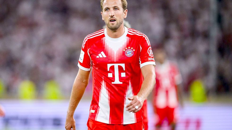 Das große „T“ auf den Bayern-Trikots - hier bei Harry Kane - symbolisiert die Partnerschaft des Rekordmeisters mit der Telekom. Foto: Tom Weller/dpa