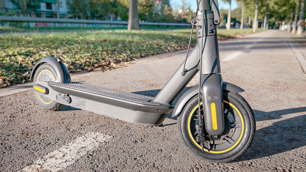 E-Scooter sind beliebt. Einige günstige Modelle entsprechen aber nicht den Vorschriften. Symbolfoto: Andriy/stock.adobe.com