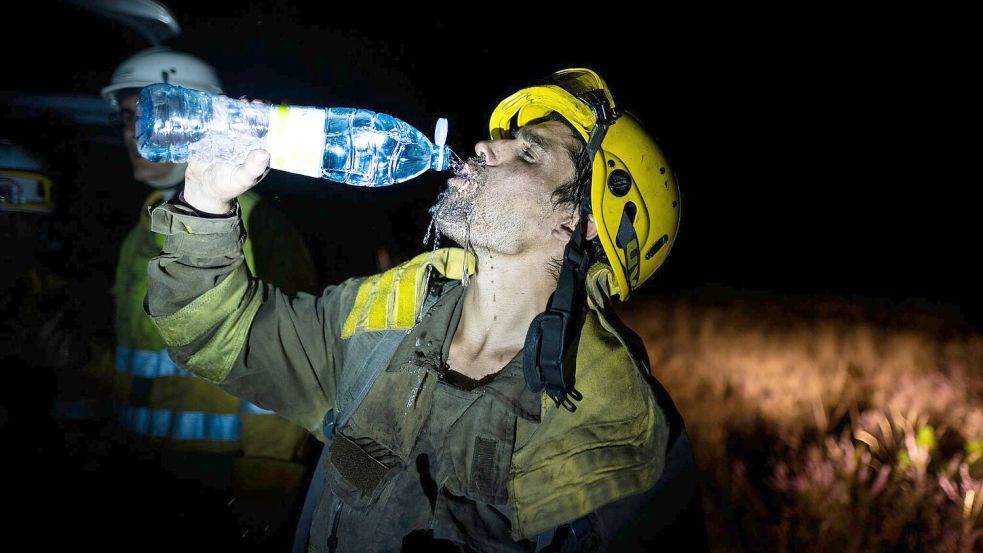 In vielen Regionen Spaniens kämpfen die Feuerwehrleute schon lange gegen die Flammen. Foto: Lorena Sopêna/Europapress/dpa