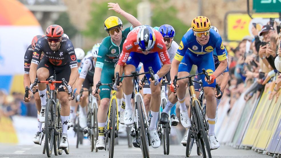 Danny van Poppel wird der Sieg auf der dritten Etappe nachträglich aberkannt. Foto: Jan Woitas/dpa