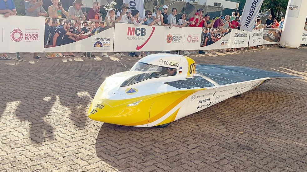Team Sonnenwagen Aachen startete beim World Solar Challenge in der Pole Position. Foto: Lloyd Jones/AAP/dpa