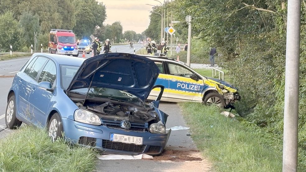 Am Sonntagabend sind zwei Autos auf der Bundesstraße in Südbrookmerland zusammengestoßen. Foto: Karin Böhmer