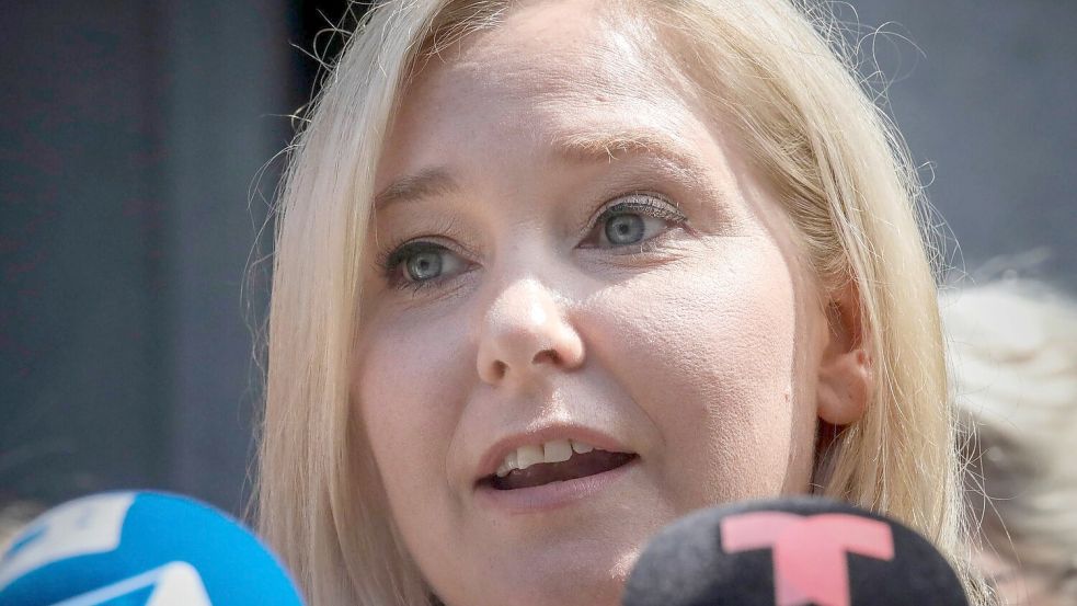 Virginia Giuffre behauptete, von Prinz Andrew als Minderjährige sexuell missbraucht worden zu sein. Bei einer Zivilklage in den USA einigte sie sich mit dem Royal auf einen Vergleich. (Archivbild) Foto: Bebeto Matthews/AP/dpa