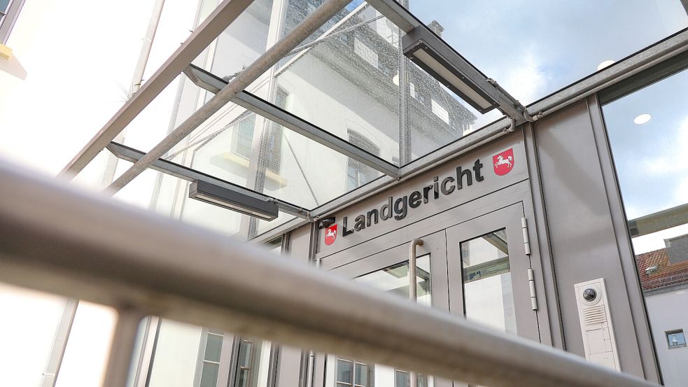 Ein 54-Jähriger muss sich wegen sexuellen Missbrauchs in 22 Fällen an seiner Tochter verantworten. Er leugnet die Vorwürfe und spricht von Umdeutungen. Foto: Romuald Banik