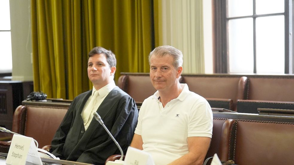 Am sechsten Verhandlungstag im Prozess um die Entführung der Kinder von Christina Block darf der Nebenklagevertreter Philip von der Meden weitere Fragen an die angeklagte Unternehmerin stellen. (Archivbild) Foto: Marcus Brandt/dpa-POOL/dpa
