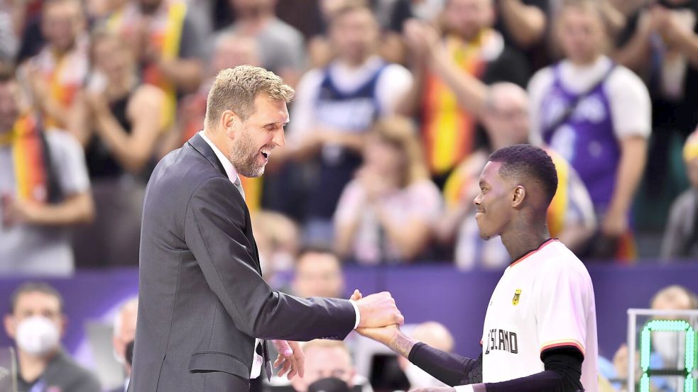 Als Spieler erfolgreich, als Typen verschieden: Nowitzki und Schröder. Foto: Marius Becker/dpa