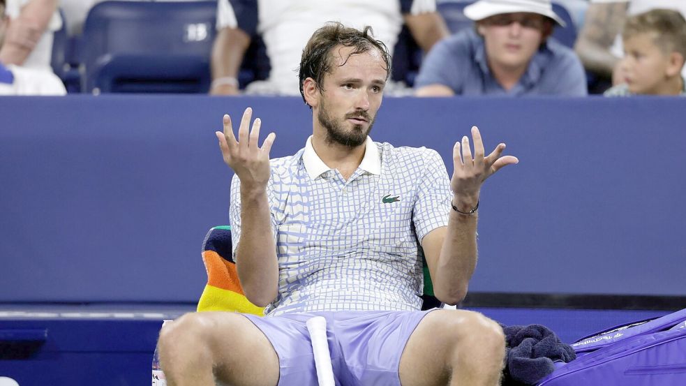Tennisprofi Medwedew entlud bei den US Open seinen ganzen Frust. Foto: Adam Hunger/AP/dpa