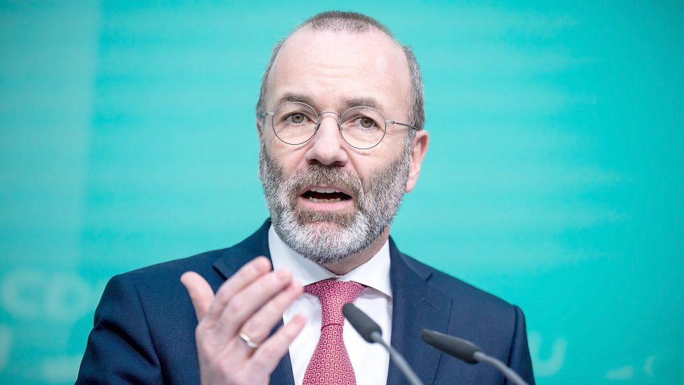„Schmerzhaft, aber richtig:“ EVP-Chef Manfred Weber verteidigt den Zoll-Kompromiss Foto: Michael Kappeler/dpa