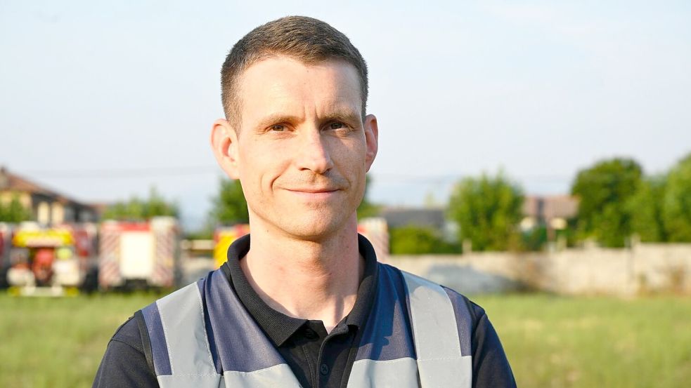 Frank Frenser, der Sprecher der Feuerwehr Bonn, erzählt vom emotionalen Abschied der deutschen Feuerwehrleute. (Archivbild) Foto: Sven Kaeuler/dpa