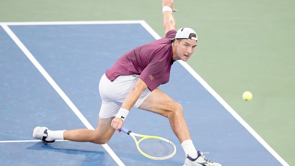 Jan-Lennard Struff spielt am Freitag in New York um den Achtelfinaleinzug. Foto: Frank Franklin/AP/dpa