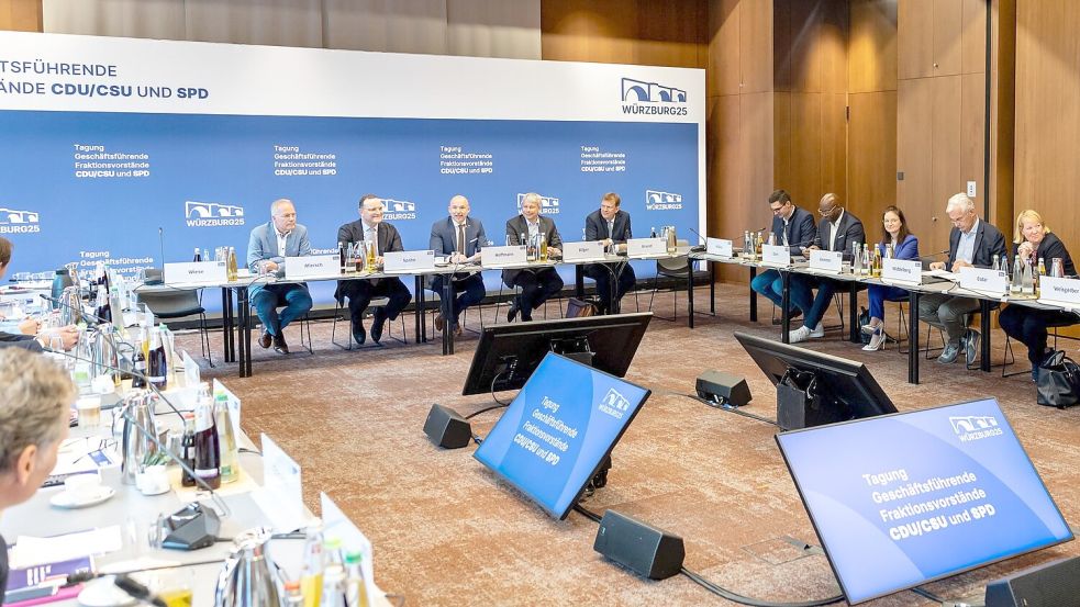 Die schwarz-rote Runde setzte sich zur Klausur zusammen. Foto: Daniel Karmann/dpa