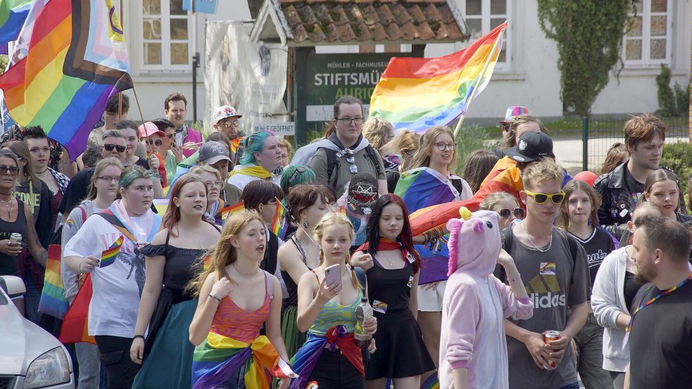 In Aurich ist am Sonnabend CSD. Der Demonstrationszug setzt sich um 13 Uhr an der Sparkassen-Arena in Bewegung. Foto: Holger Janßen/Archiv