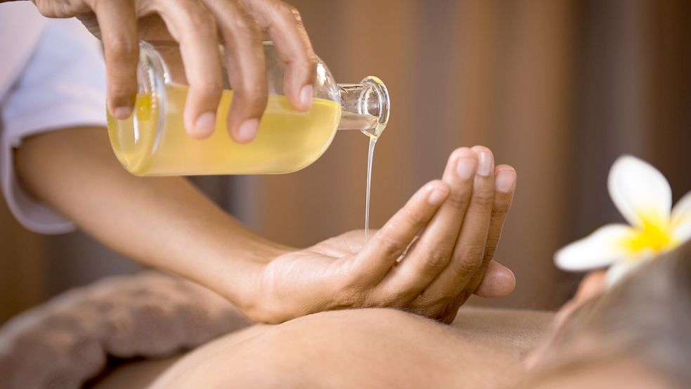 Eine Wellness-Massage im "Benefit & Balance" ist wie eine kleine Auszeit vom Alltag. Foto: Adobe Stock