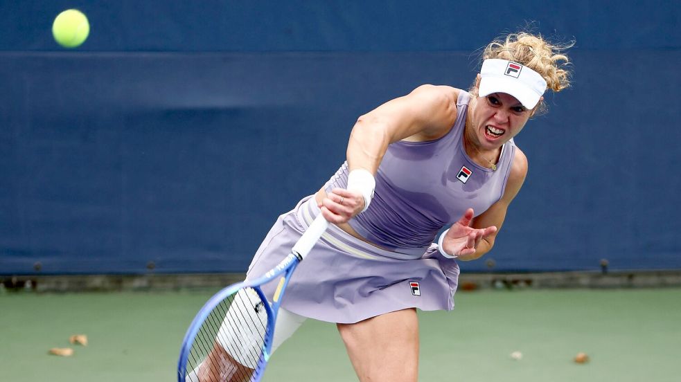 Nach einem Rückstand in Satz eins drehte Laura Siegemund ihre Partie. Foto: Andres Kudacki/AP/dpa