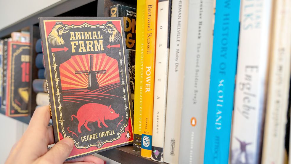 Ein Klassiker, aber immer noch aktuell: George Orwells Novelle „Animal Farm“. Foto: IMAGO/Jeff Whyte Photography