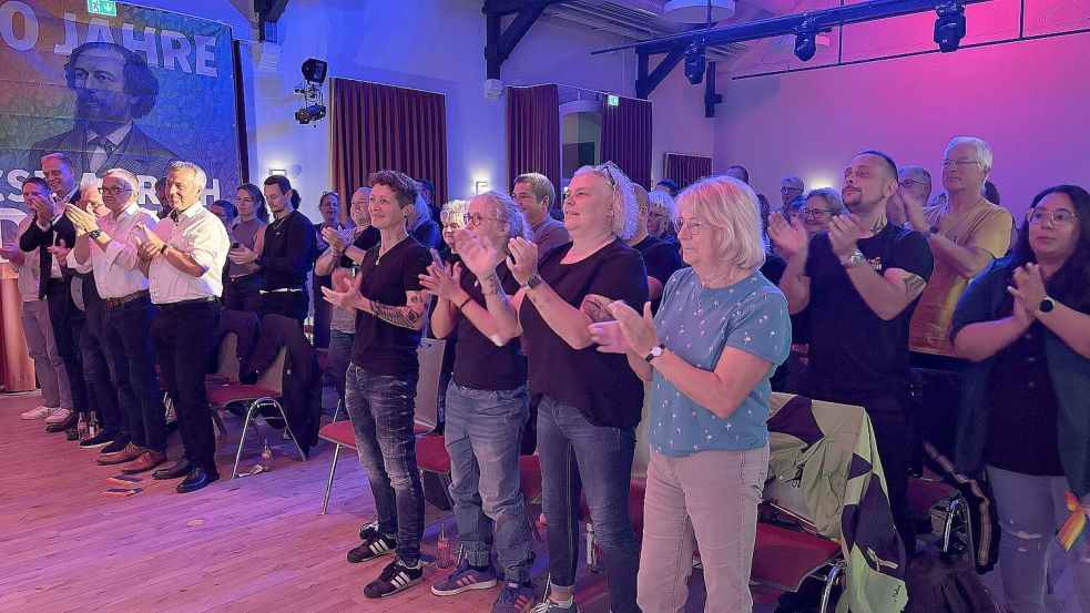 Stehender Beifall für Melly Doden. Foto: Karin Böhmer