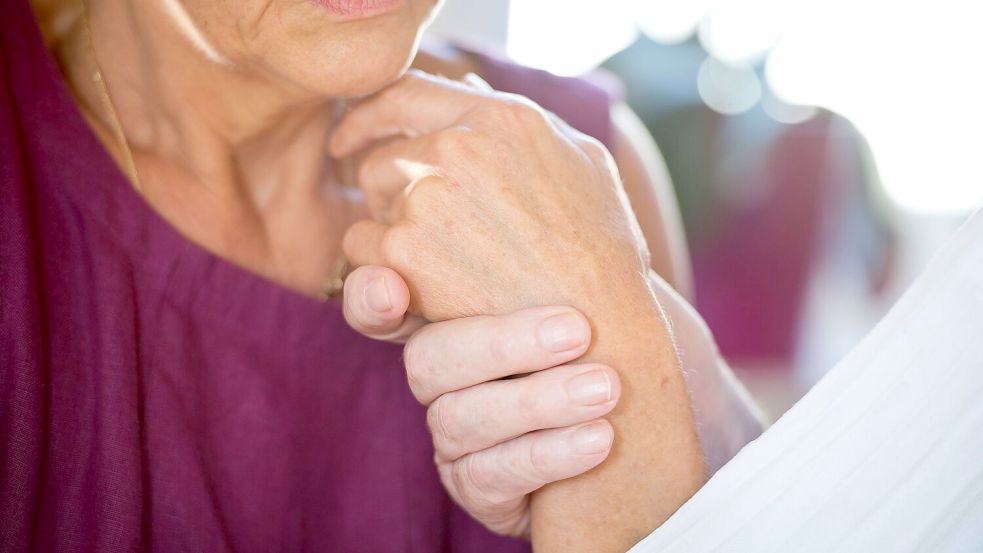 Nur für wenige Alzheimer-Patienten kommt die neue Behandlung infrage. Foto: Daniel Naupold/dpa