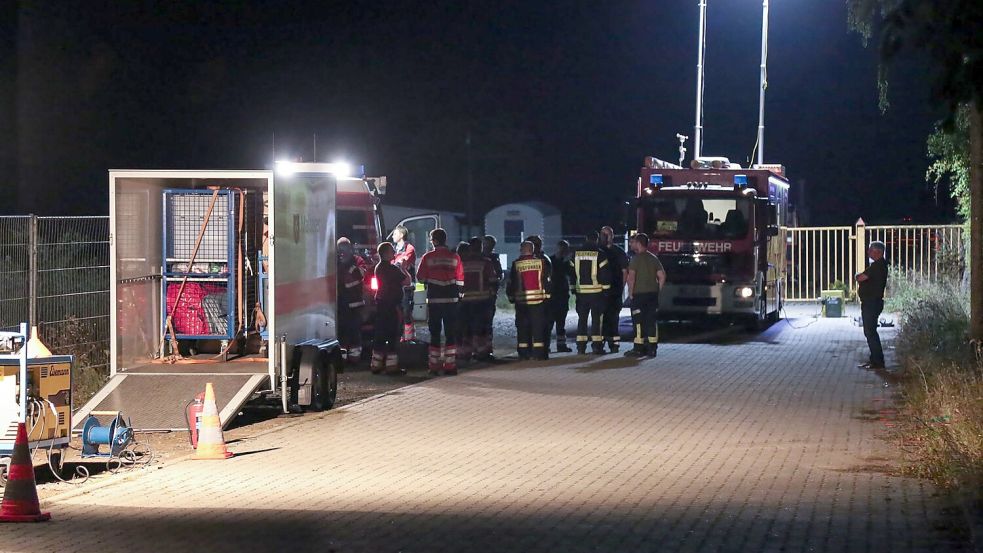 Aufatmen nach einer Nacht in Sorge. Ein zehnjähriger Junge wurde in einer Garage gefunden. Foto: Benjamin Müller/dpa