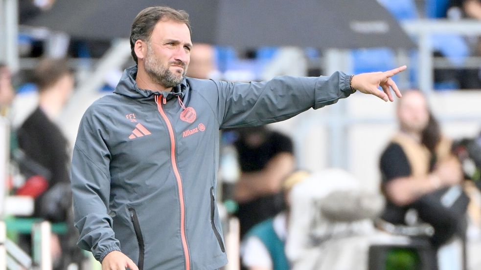 Neu an der Seitenlinie der Münchnerinnen: Trainer José Barcala. Foto: Uli Deck/dpa