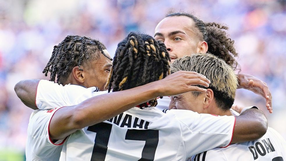 Eintracht Frankfurt bejubelte in Hoffenheim den zweiten Saisonsieg. Foto: Uwe Anspach/dpa
