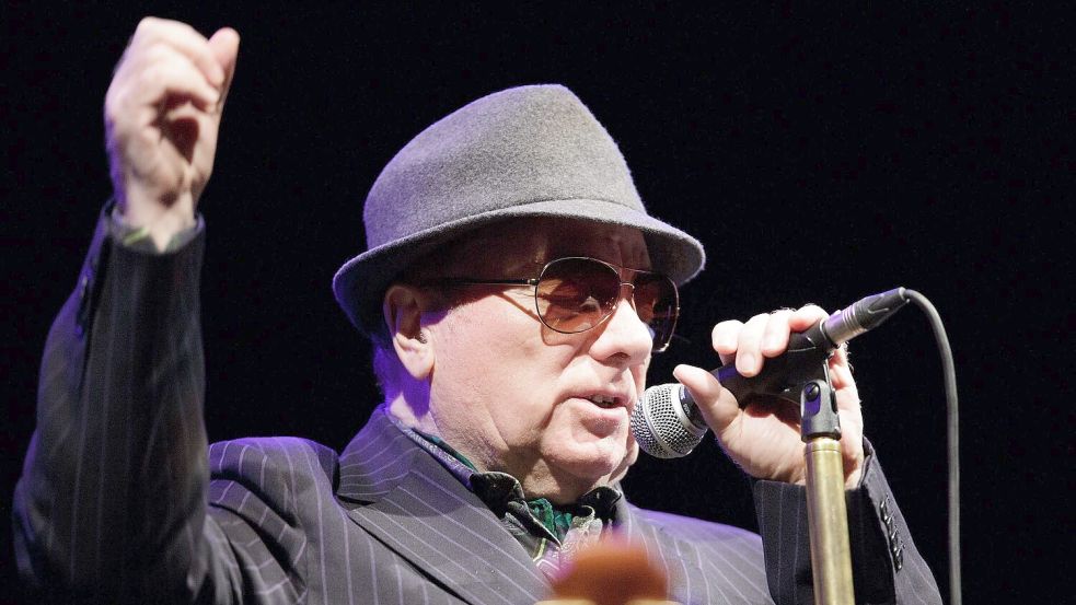 Rund um seinen 80. Geburtstag steht Van Morrison in seiner Heimatstadt Belfast auf der Bühne. (Archivbild) Foto: Georg Hochmuth/epa/dpa