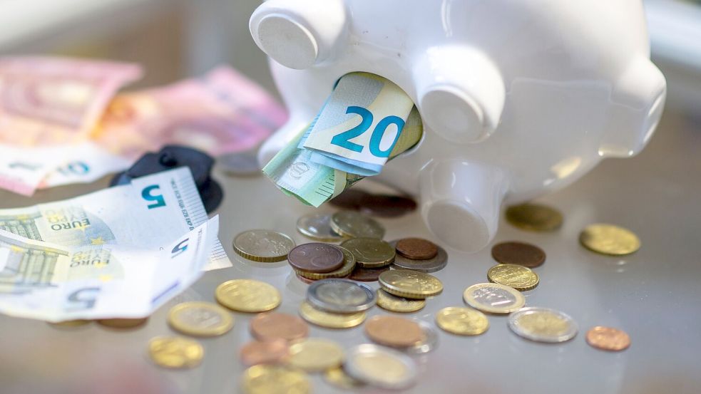 Ein Großteil der Ersparnisse liegt auf Giro- und Tagesgeldkonten oder wird als Bargeld zu Hause aufbewahrt. (Symbolbild) Foto: Hendrik Schmidt/dpa