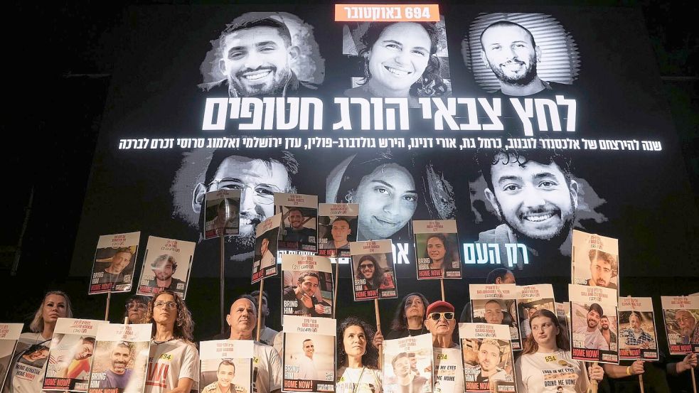 Erneut demonstrierten in Israel Tausende Menschen für ein Ende des Gaza-Kriegs. Foto: Mahmoud Illean/AP/dpa