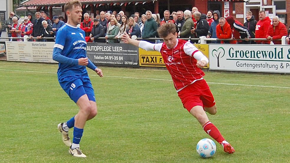 Im letzten Duell zwischen Ihrhove und Borssum, am Ball Jendrik Hessenius, ging es noch um den Klassenerhalt. In dieser Saison sind beide Teams noch ungeschlagen. Foto: Marco Reemts