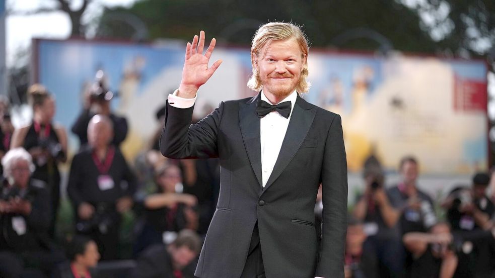 Jesse Plemons ist in „Bugonia“ als garstiger Verschwörungsideologe zu sehen. Foto: Scott A Garfitt/Invision/AP/dpa