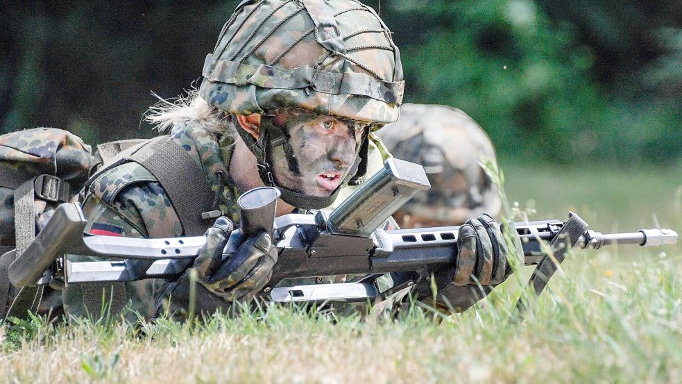 Eine Soldatin des Panzergrenadierbataillon 401. Axel Heimken/dpa Foto: Axel Heimken