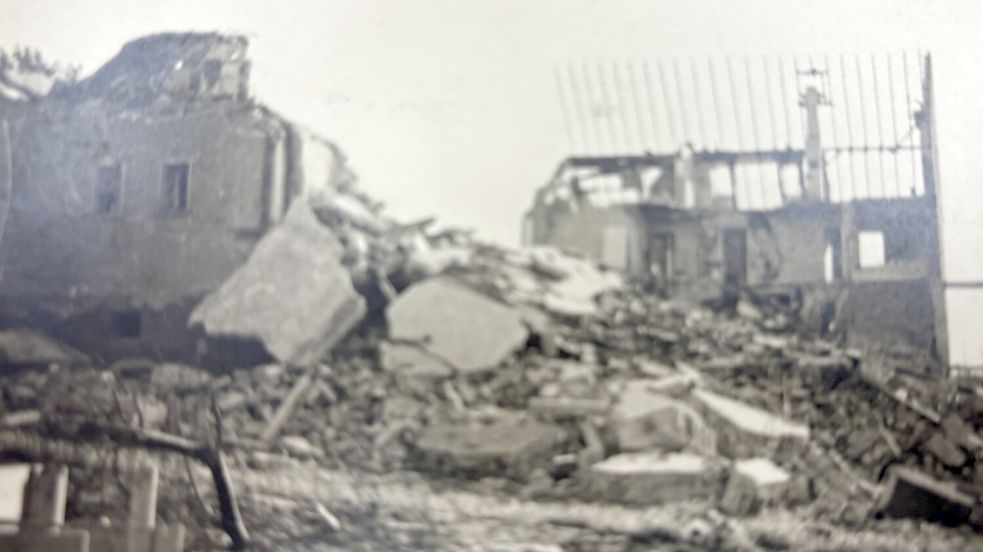 Unter den Trümmern des zerbombten Nachbarhauses befand sich später der Notbunker. Foto: privat
