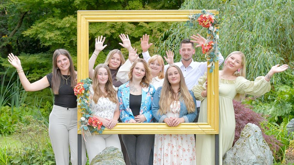 Sie alle haben es auf die Krone abgesehen: Sieben junge Frauen und ein Mann gehen ins Rennen um die Gunst des Publikums. Foto: Klaus Ortgies