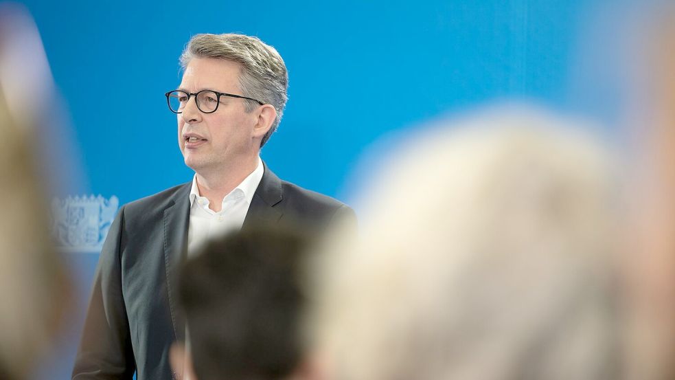 Bayern Kunstminister Markus Blume will mit der Rückgabe der Werke einen „Versuch der Wiedergutmachung in Richtung der Opfer“ unternehmen. (Archivbild) Foto: Leonie Asendorpf/dpa