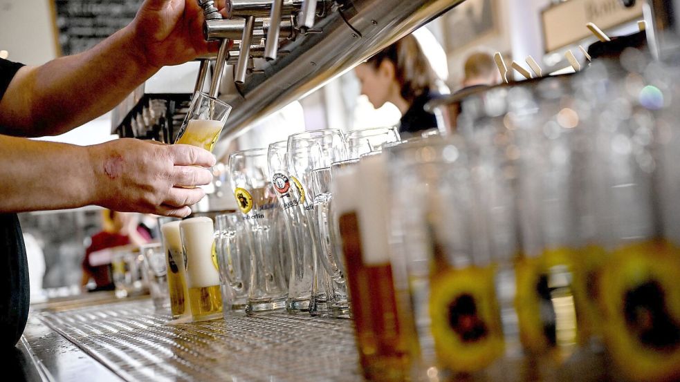 Die Gastronomen kämpfen mit hohen Kosten. Foto: Britta Pedersen/dpa