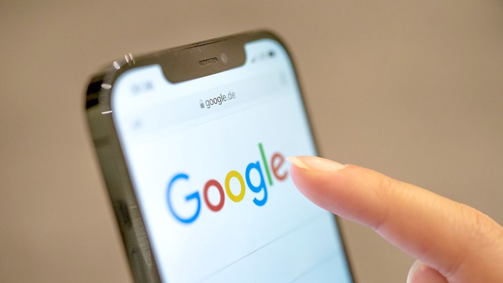 Hunderte Suchergebnisse zu den privaten Aufnahmen hat Google bereits gelöscht. (Symbolbild) Foto: Mohssen Assanimoghaddam/dpa